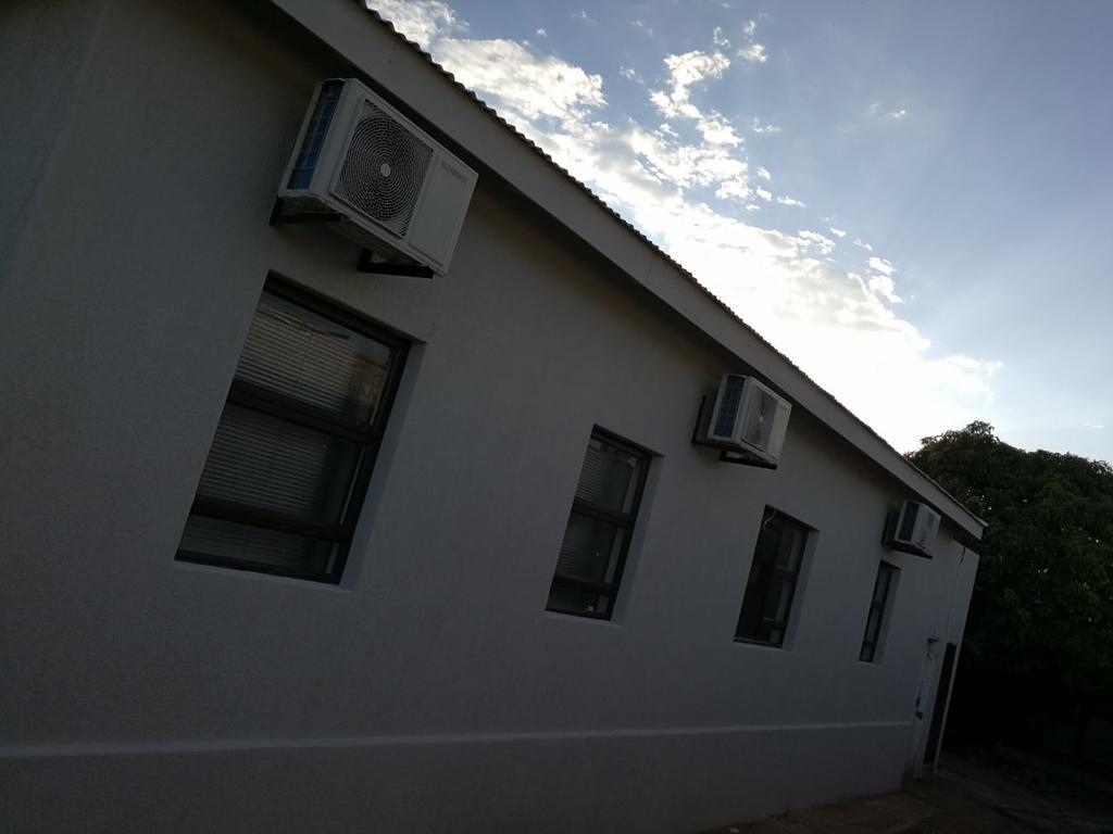 Tsumeb Guesthouse Kamho エクステリア 写真