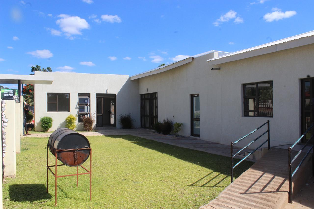 Tsumeb Guesthouse Kamho エクステリア 写真