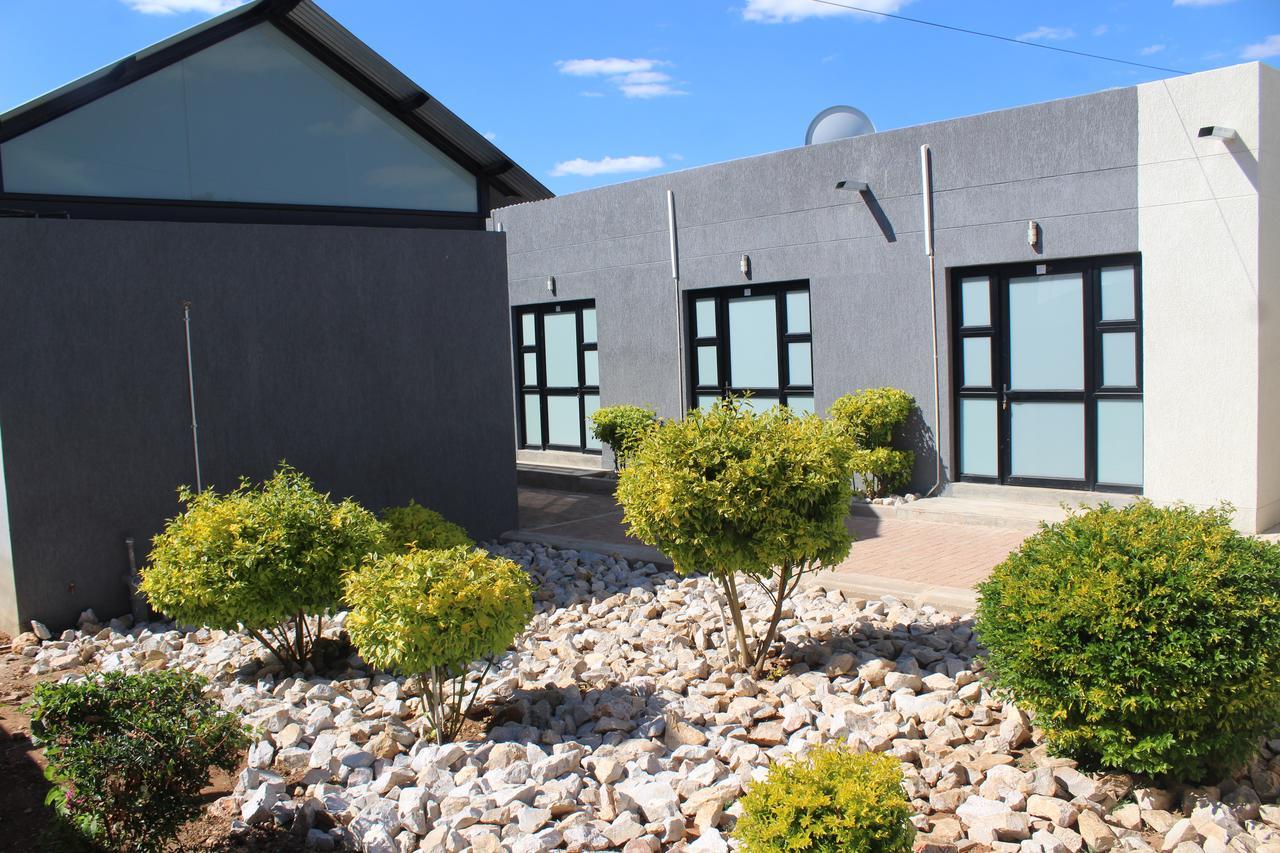 Tsumeb Guesthouse Kamho エクステリア 写真