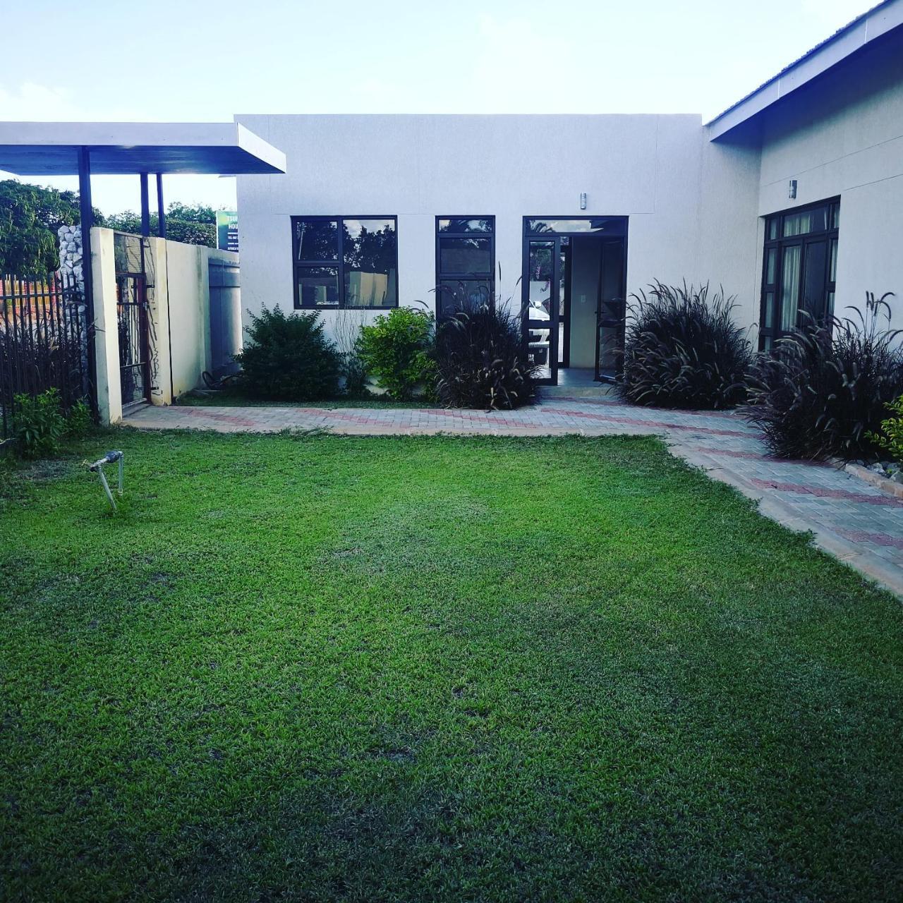 Tsumeb Guesthouse Kamho エクステリア 写真